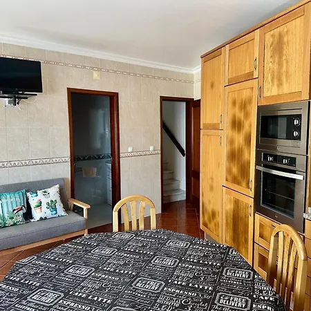 База отдыха Chez Gilbert-alojamento Local Alqueidao da Serra